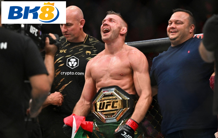 du Plessis bảo vệ thành công đai hạng trung UFC và hướng đến những thử thách lớn hơn (Ảnh: Getty)